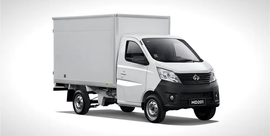 Changan MD201 Cargo Box, vehículo comercial blanco con caja cerrada.